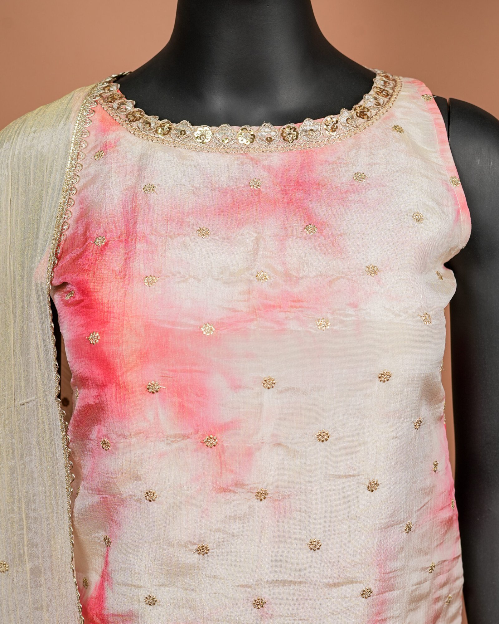 silk-suit-set-women-red-lx00028-24lane-closeup